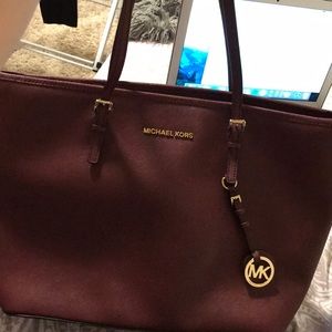 Michael Kors Jet Set Travel Medium Top ZIP Tote